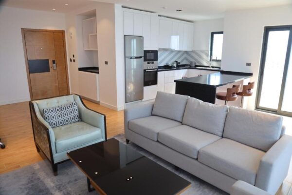 Luxury Suite - Image 5